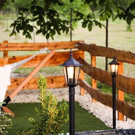 Kis Fakuckó, Balatonhoz Közel