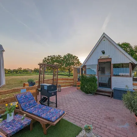 Kis Fakucko, Balatonhoz Koezel *