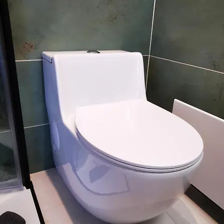 Kis Fakucko, Balatonhoz Koezel Lägenhet