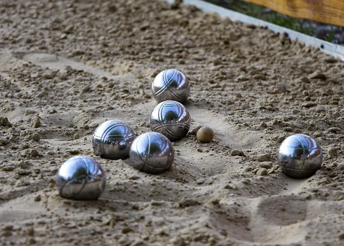 Kis Fakucko, Balatonhoz Koezel *