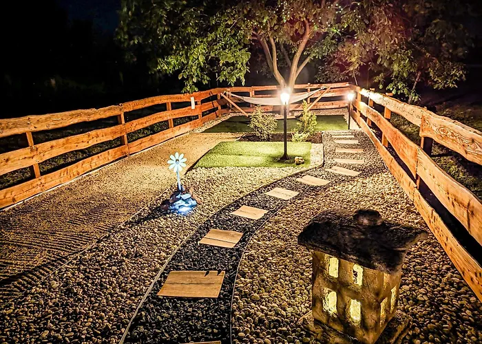 Kis Fakucko, Balatonhoz Koezel *