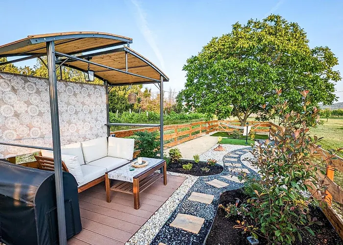 Kis Fakucko, Balatonhoz Koezel