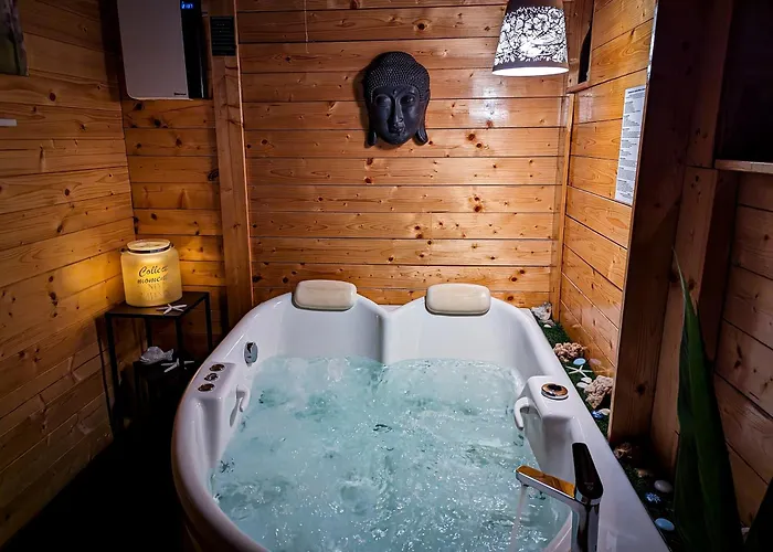 Kis Fakucko, Balatonhoz Koezel דירה