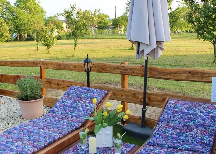 Kis Fakucko, Balatonhoz Koezel Soly