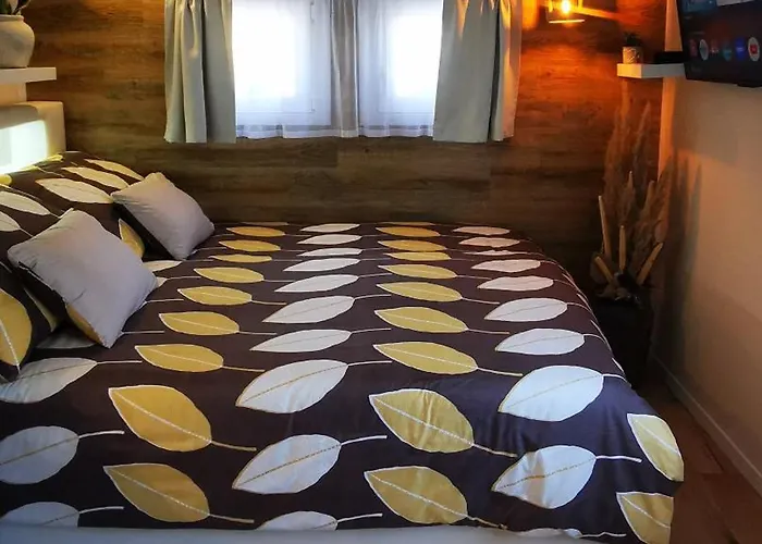 Kis Fakucko, Balatonhoz Koezel *