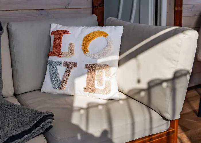 Kis Fakucko, Balatonhoz Koezel דירה