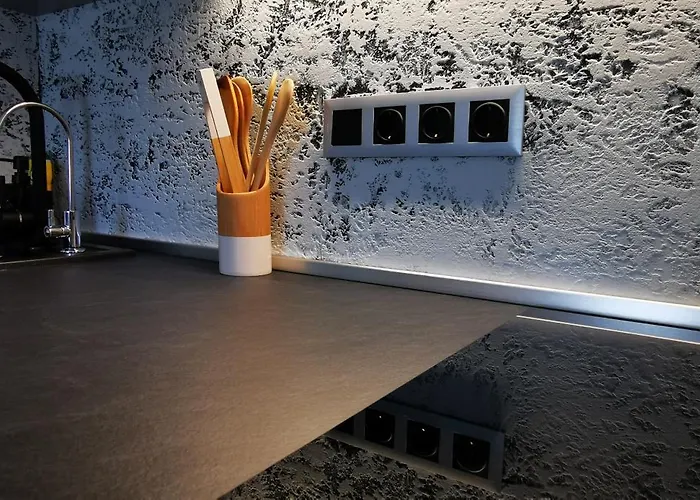 Kis Fakucko, Balatonhoz Koezel דירה