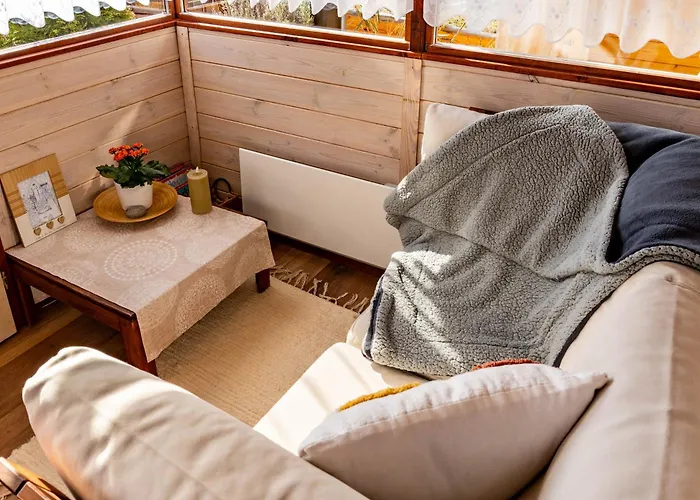 Kis Fakucko, Balatonhoz Koezel *